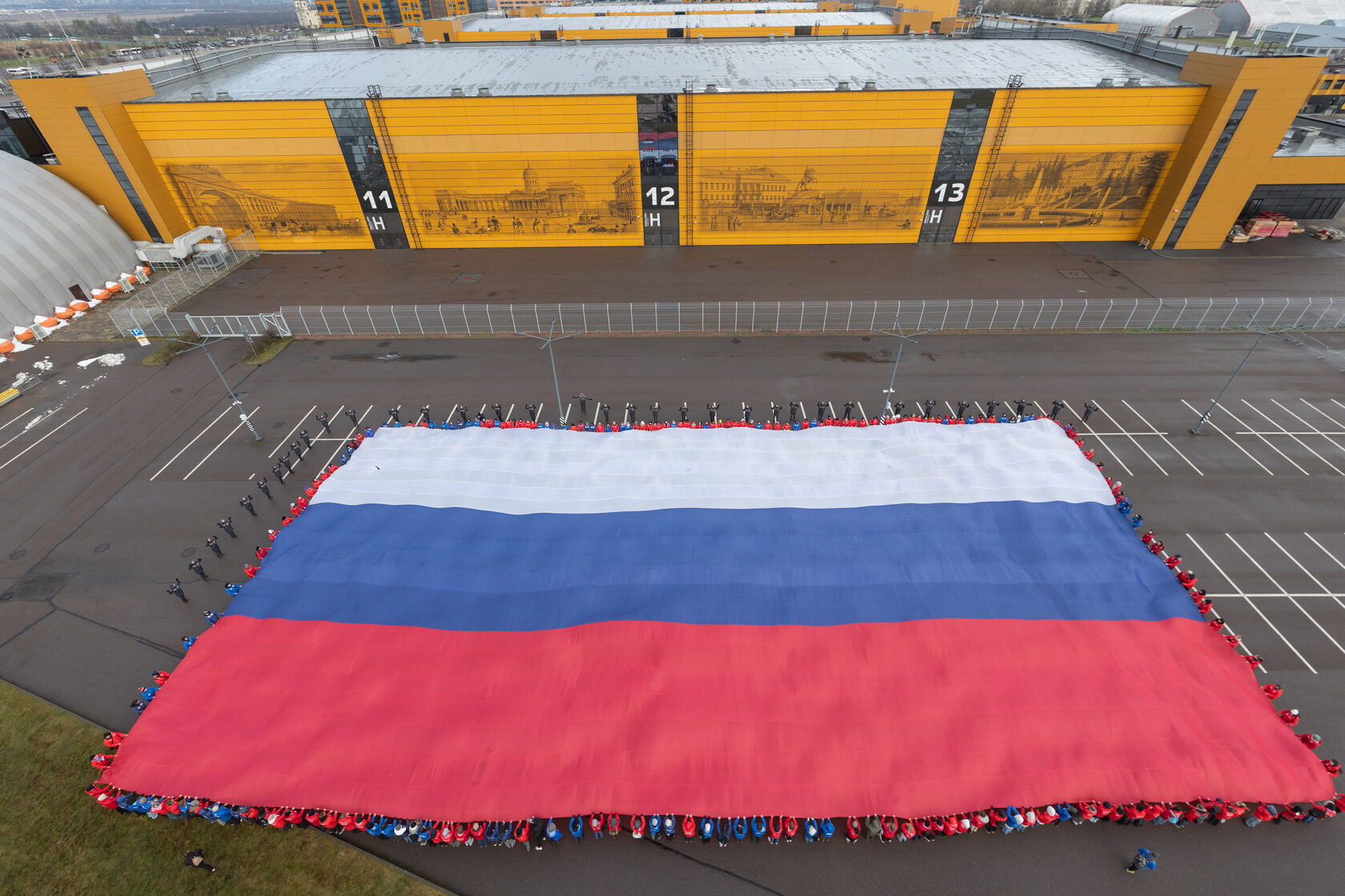 В Санкт-Петербурге прошел патриотический флешмоб в честь чемпионата «Профессионалы»