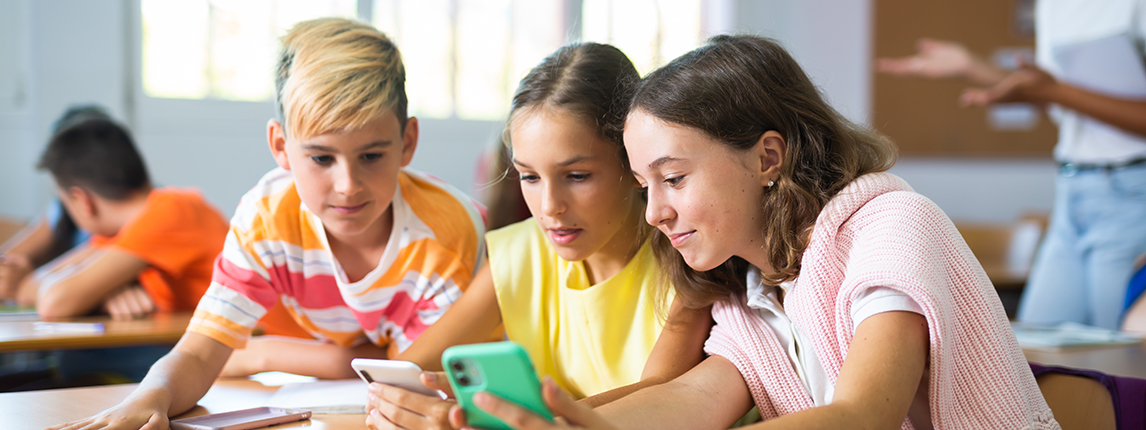 Подросток и смартфон: отобрать нельзя оставить